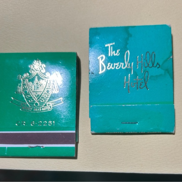 Beverly Hills Hotel Vintage Matchbooks ( 1 never struck) and a free 2nd one used - Picture 1 of 16